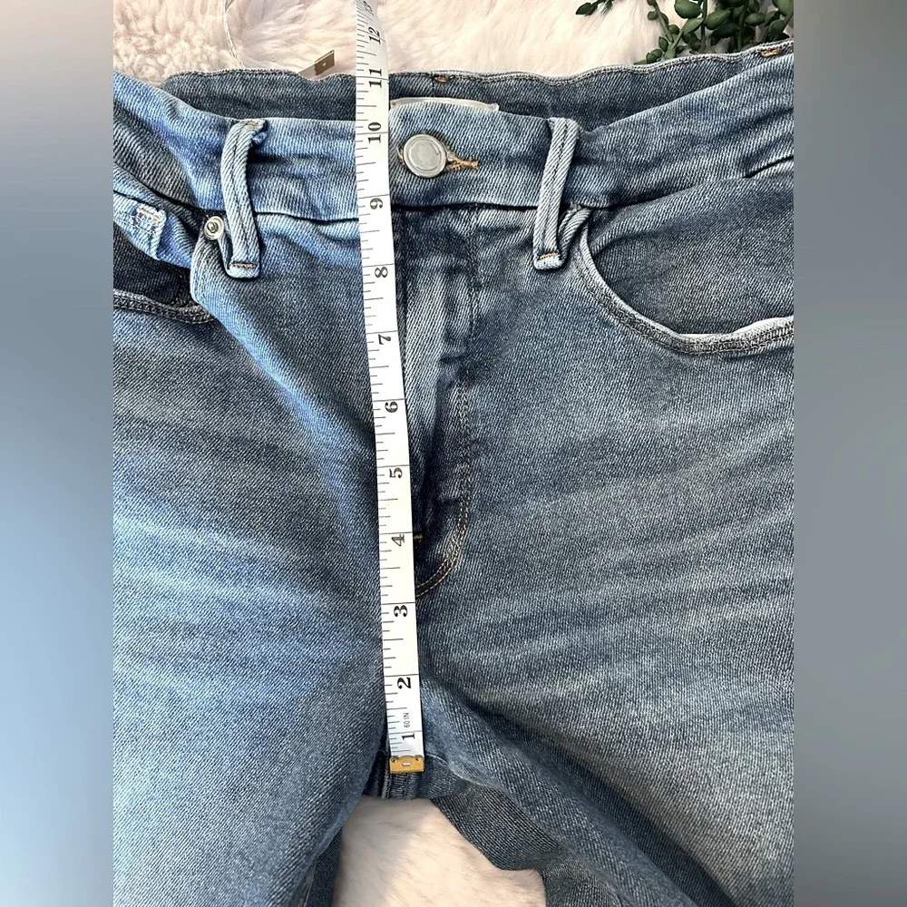 Good American High Waist Crop Destroyed Jeans Size 8/29 - Picture 5 of 6